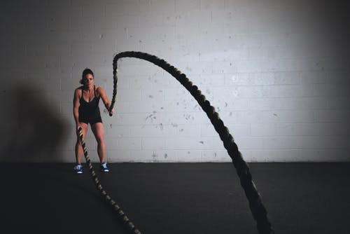 HIIt session using battle rope for weight loss